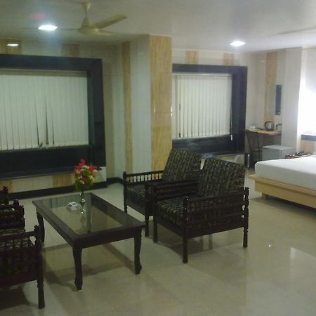 Hotel Arch Manor Deluxe Bhopal Room photo