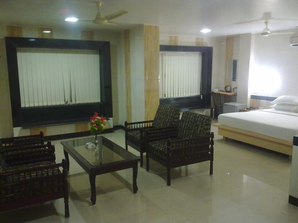 Hotel Arch Manor Deluxe Bhopal Room photo