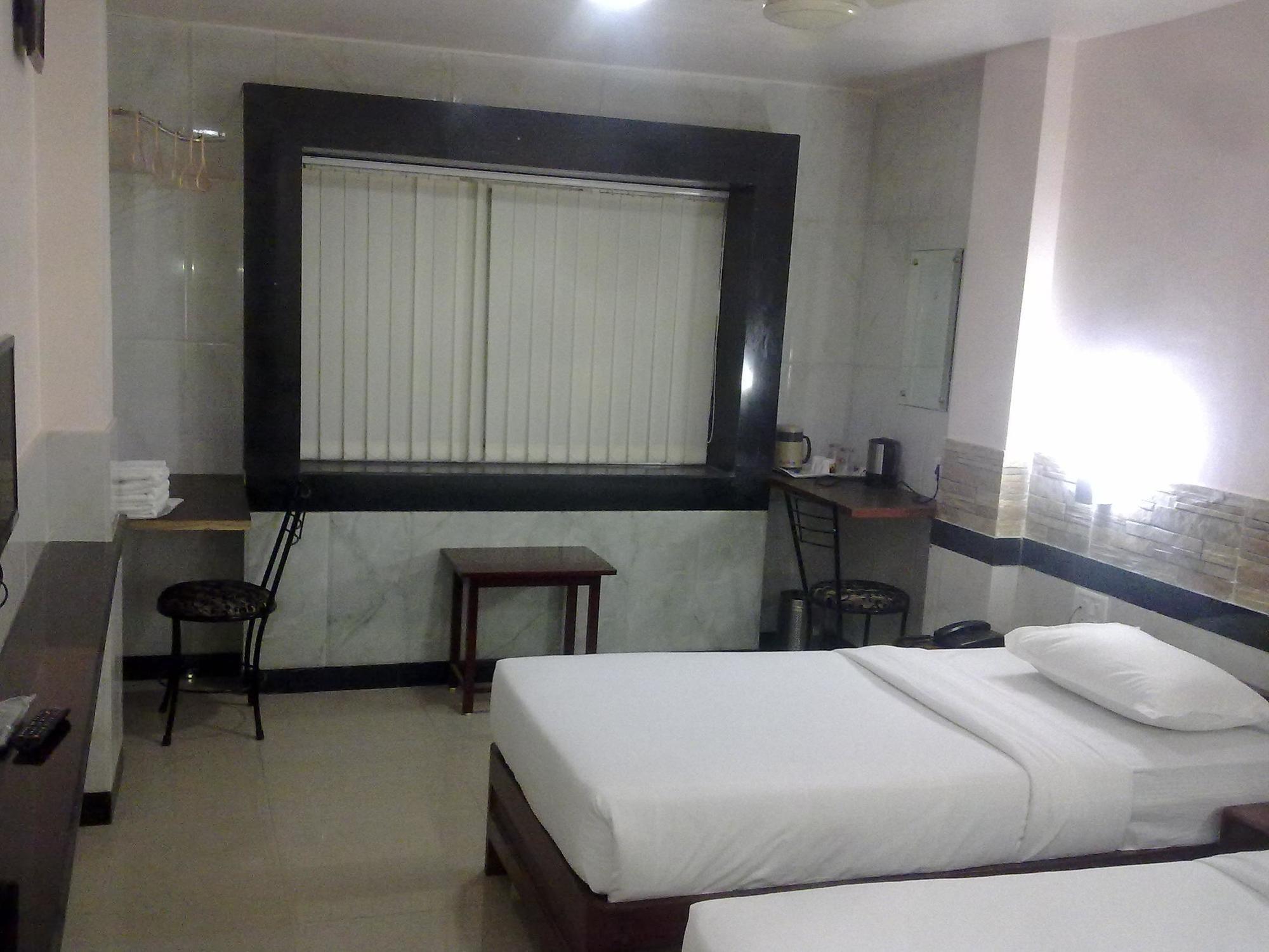 Hotel Arch Manor Deluxe Bhopal Room photo
