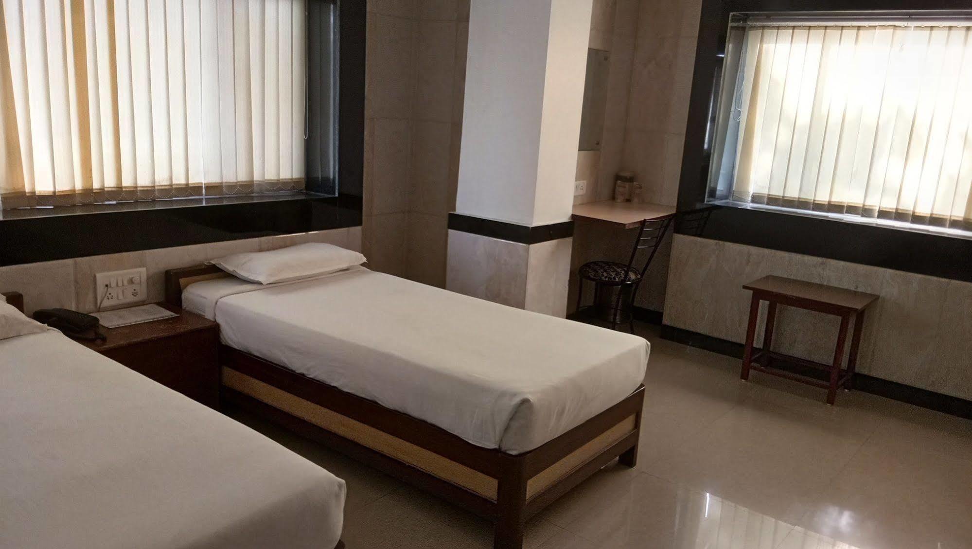 Hotel Arch Manor Deluxe Bhopal Exterior photo