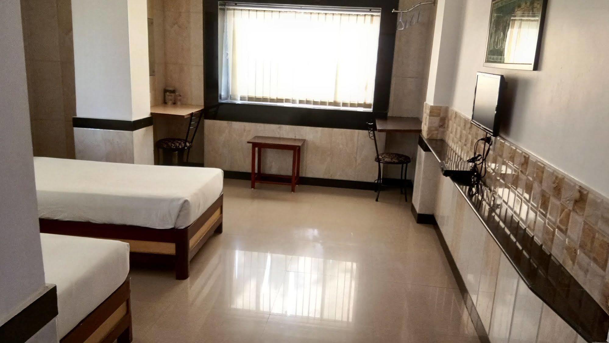Hotel Arch Manor Deluxe Bhopal Exterior photo