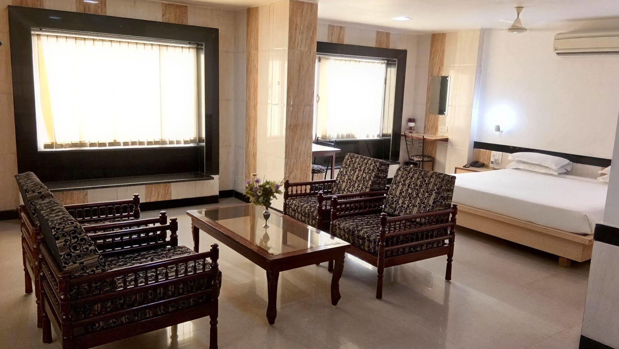 Hotel Arch Manor Deluxe Bhopal Exterior photo