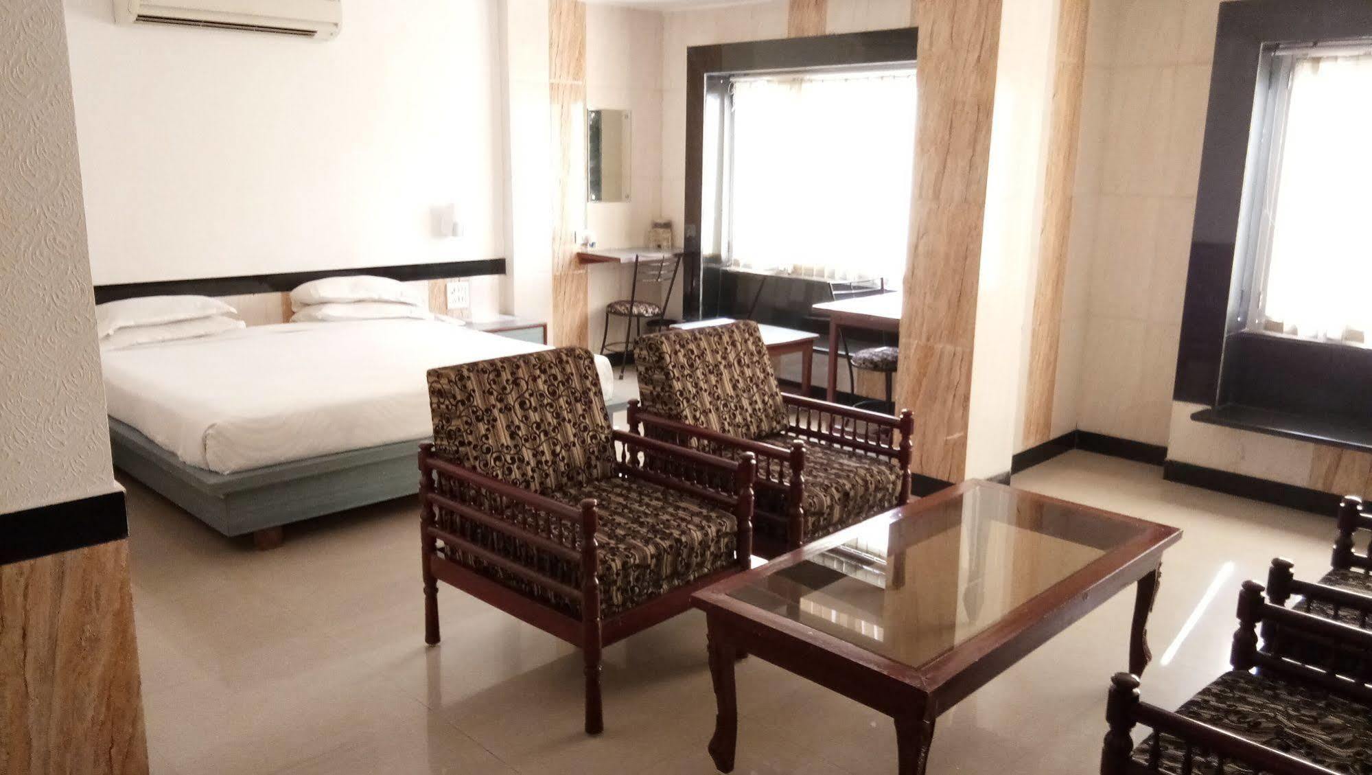 Hotel Arch Manor Deluxe Bhopal Exterior photo